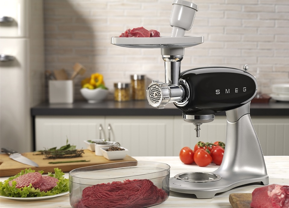 Robot sur socle Smeg SMF02