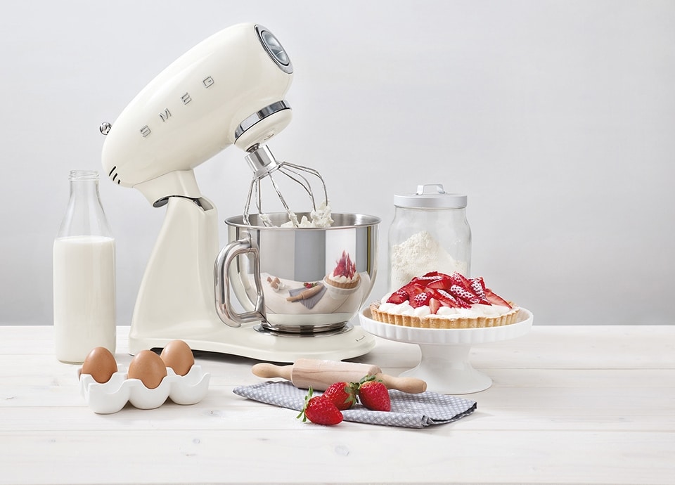 Robot sur socle Smeg SMF03