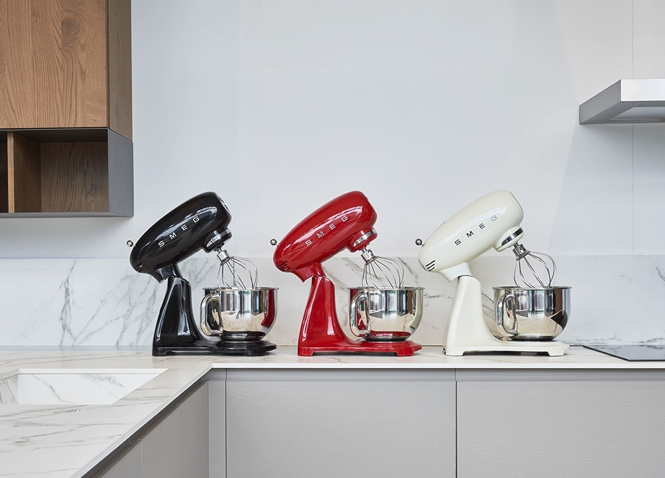 Robot sur socle Smeg SMF03