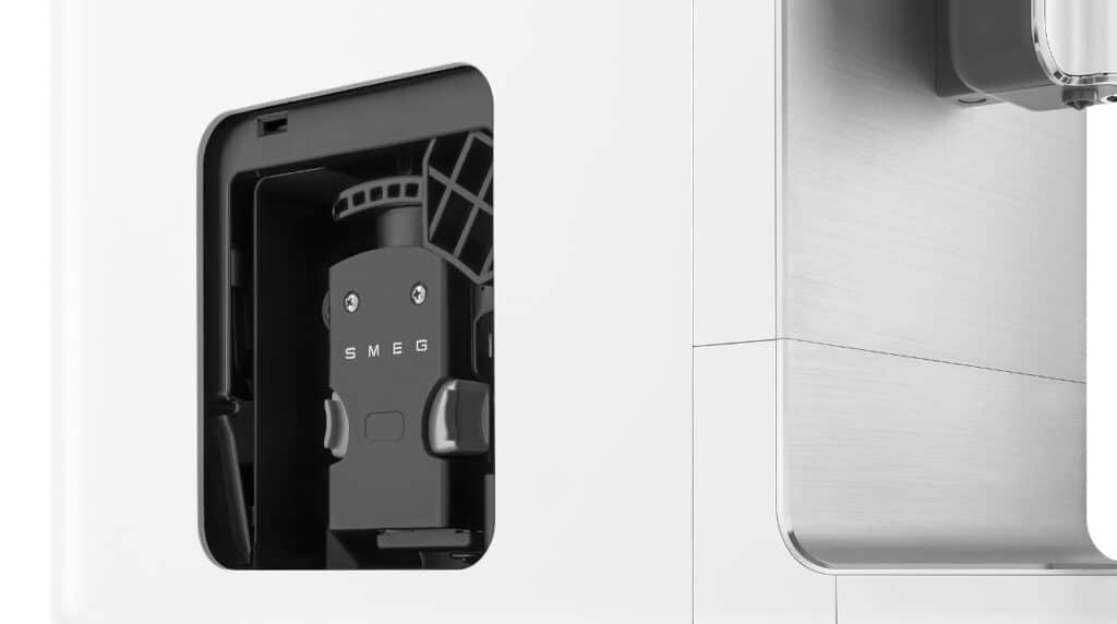 Machine à café Expresso broyeur Smeg BCC02
