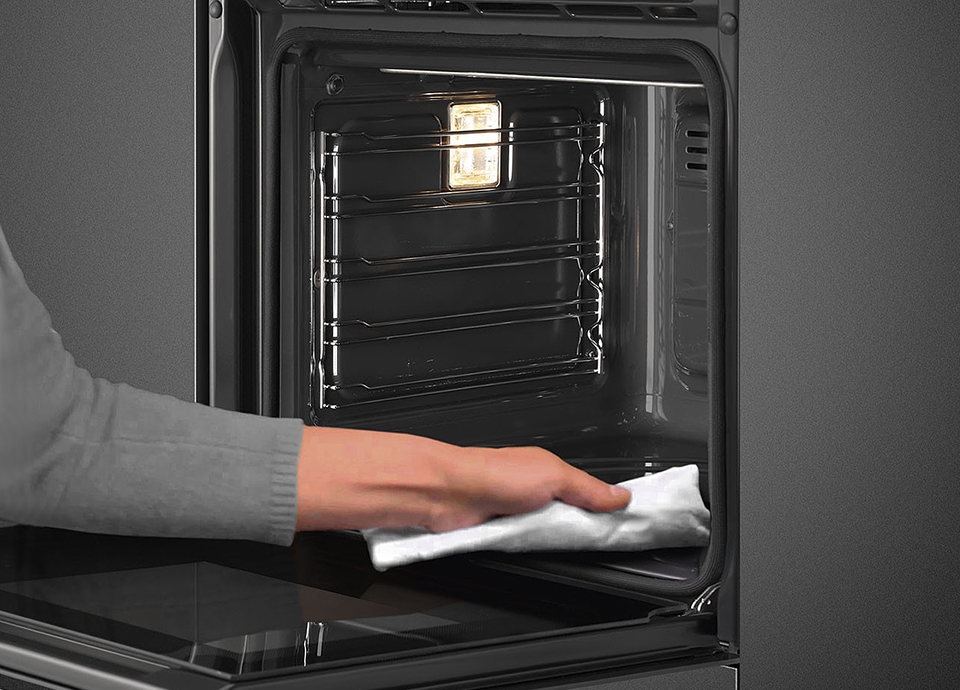 Four Smeg SFP6101TVNO