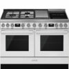 Une maxi cuisinière pour varier les plaisirs culinaires !
Cette cuisinière SMEG CPF120IGMPWH BLANCHE de 120 cm vous apportera à la fois esthétisme et qualité de cuisson hors pair. Deux fours multifonctions à chaleur tournante : le four de gauche possède un mode de nettoyage pyrolyse ainsi qu'une sonde à viande tandis que le four de droite est équipé de la fonction vapeur assistée.
Table de cuisson
Elle dispose de 3 feux gaz, dont un brûleur ultra rapide de 4200 W (idéal pour saisir vos viandes), 1 domino induction multizone et d'un Teppan Yaki électrique.
Allumage "une main"
Une simple pression sur le bouton allume votre foyer.
Fermeture de la porte avec système soft close
La porte du four se ferme de manière douce et silencieuse quelle que soit la force exercée.
Grande capacité
La place à l'intérieur des 2 fours n'est plus une contrainte grâce à leur grande capacité de 70 et 63 litres ! Idéale pour cuisiner de grosses pièces ou des plats familiaux.
Four multifonction à chaleur tournante
Grâce à la chaleur tournante, vous obtiendrez une cuisson homogène sur plusieurs niveaux sans mélanges d'odeurs ni de saveurs.
Four à vapeur directe
Le four secondaire est un four à vapeur directe. L’utilisateur peut ainsi choisir quelle quantité d’eau il souhaite verser dans le fond de la cavité du four, d’une capacité totale de 250 ml. Par la suite, il lui suffit d’activer la fonction vapeur au moment qui lui paraît le plus opportun, afin de générer de la vapeur d’eau pendant la cuisson et permettre d’humidifier les aliments.
Programmateur électronique
Il assure une gestion fiable et précise du temps et fin de cuisson.
Double éclairage à l'ouverture de porte
Il vous permet de visualiser les plats enfournés.
Accessoires inclus
- 2 Grilles four avec arrêt arrière
- 2 Grilles intégrée au lèchefrite
- 2 Lèchefrites profond 20mm
- 2 Lèchefrites profond 40mm
- 1 Sonde à viande ( four principal)
- 2 kit rails télescopiques à sortie partielle Une maxi cuisinière pour varier les plaisirs culinaires ! Cette cuisinière SMEG CPF120IGMPWH BLANCHE de 120 cm vous apportera à la fois esthétisme et qualité de cuisson hors pair. Deux fours multifonctions à chaleur tournante : le four de gauche possède un mode de nettoyage pyrolyse ainsi qu'une sonde à viande tandis que le four de droite est équipé de la fonction vapeur assistée. Table de cuisson Elle dispose de 3 feux gaz, dont un brûleur ultra rapide de 4200 W (idéal pour saisir vos viandes), 1 domino induction multizone et d'un Teppan Yaki électrique. Allumage "une main" Une simple pression sur le bouton allume votre foyer. Fermeture de la porte avec système soft close La porte du four se ferme de manière douce et silencieuse quelle que soit la force exercée. Grande capacité La place à l'intérieur des 2 fours n'est plus une contrainte grâce à leur grande capacité de 70 et 63 litres ! Idéale pour cuisiner de grosses pièces ou des plats familiaux. Four multifonction à chaleur tournante Grâce à la chaleur tournante, vous obtiendrez une cuisson homogène sur plusieurs niveaux sans mélanges d'odeurs ni de saveurs. Four à vapeur directe Le four secondaire est un four à vapeur directe. L’utilisateur peut ainsi choisir quelle quantité d’eau il souhaite verser dans le fond de la cavité du four, d’une capacité totale de 250 ml. Par la suite, il lui suffit d’activer la fonction vapeur au moment qui lui paraît le plus opportun, afin de générer de la vapeur d’eau pendant la cuisson et permettre d’humidifier les aliments. Programmateur électronique Il assure une gestion fiable et précise du temps et fin de cuisson. Double éclairage à l'ouverture de porte Il vous permet de visualiser les plats enfournés. Accessoires inclus - 2 Grilles four avec arrêt arrière - 2 Grilles intégrée au lèchefrite - 2 Lèchefrites profond 20mm - 2 Lèchefrites profond 40mm - 1 Sonde à viande ( four principal) - 2 kit rails télescopiques à sortie partielle