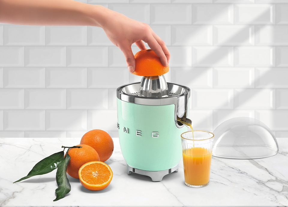 Presse-agrumes Smeg CJF01